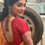 Anusha Viswanathan Instagram - Looking at you, With love. 🩵 . . . #saree #love #work #shoot #stolenmoment #mood #happy #sareelove #sareenotsorry #shootlife #music #aesthetic #fashion #bengali #kajol #kohleyes #happiness #grateful #fashionblogger #lifestyleblogger #instablogger