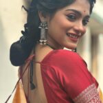 Anusha Viswanathan Instagram - Looking at you, With love. 🩵 . . . #saree #love #work #shoot #stolenmoment #mood #happy #sareelove #sareenotsorry #shootlife #music #aesthetic #fashion #bengali #kajol #kohleyes #happiness #grateful #fashionblogger #lifestyleblogger #instablogger