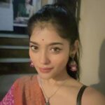 Anusha Viswanathan Instagram - Nobomi feels! 🩷 . . . #nobomi #sareenotsorry #love #happy #pink #stairs #fashion #aesthetics #wingedeyeliner #mood #pujo #pujoblues #withyou #dressedup #festiveseason #durgapujo #bengali #feelitreelit #reeling #offshoulder