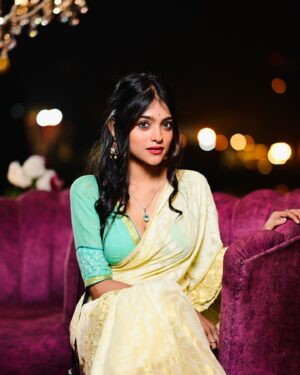 Anusha Viswanathan Instagram - @twc2014india thanks for the lovely pictures! 🩵
.
.
.
#saree #sareelove #dressedup #weddingseason #festive #bengali #love #happy #aesthetic #lights #warm #mood #happynewyear #fashion #favourites #instablogger #fashionblogger