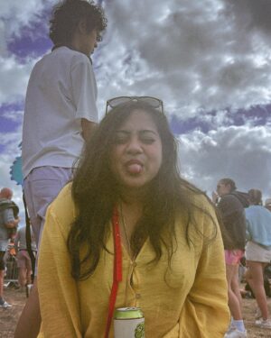 Anusha Viswanathan Instagram - Reading Festival Dump! 🩵💜💙
We got the clouds, the wind, the rain and the sun! 
What a day full of good vibes, music and magic. 
My feet were dead by the end of it but this festival was a bucket-list tick for sure! 💗
Thank you @ananyamusib for the best company. ☀️💕
.
.
.
#readingfestival #musicfestival #musiclover #travel #love #fashion #festivalfashion #happy #bucketlistadventures #mood #wanderlust #black #nosering #billieeilish #hotmilk #tomodell #imaginedragons #travelblogger #lifestyleblogger #moodblogger