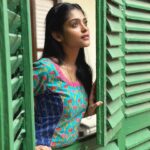Anusha Viswanathan Instagram - आधा सा वादा… . . . #mood #tuesday #forlorn #whispers #stare #love #loss #bengali #southindian #windows #fashion #oldschool #aesthetic #happiness #hope #despair #instablogger #fashionblogger #wanderlust