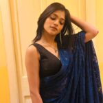Anusha Viswanathan Instagram - Dressed as midnight rain on Ashtami. 🖤 . . . #love #mood #pujoblues #ashtami #durgashtami #midnightrain #ootn #pujo #bengali #nosering #fashion #festive #siren #happy #fashionblogger #travelblogger #instablogger #aesthetics