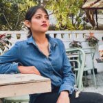 Anusha Viswanathan Instagram – Bulla ki jaana main kaun? 💙
.
.
.
#throwback #mood #introspective #lostinthoughts #early20smusic #music #love #aesthetic #café #fashion #fashionblogger #afternoon #throwbackthursday #bullakijaanamainkaun #soft #lifestyleblogger #instablogger