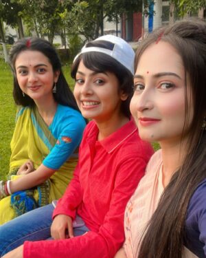 Anushka Goswami Instagram - শুভ জন্মদিন দি❤️

মিস করি রোজ🥺

রোজ গিয়েই জড়িয়ে ধরা থেকে শুরু করে নিজেদের অজান্তেই এক কথা ভাবা বা বলা,মুশকিল আসান হতে তোকে আর বোনকে সারা জীবন পাশে চাই!!!!

ভালোবাসি অনেকটা ❤️❤️❤️
ভালোথাক আর এই ভাবেই সবাইকে ভালোরাখ।