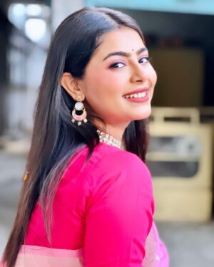 Anushka Goswami Instagram - সব রঙের কারন তুমি 🩷