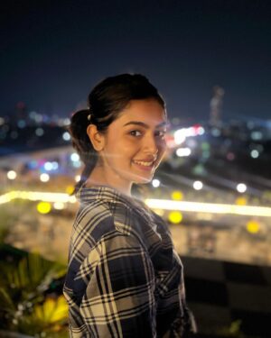 Anushka Goswami Instagram - 🌃

📸 @shreemabhattacherjee 😘😘

#citylights #nightlife #kolkata #happiness
