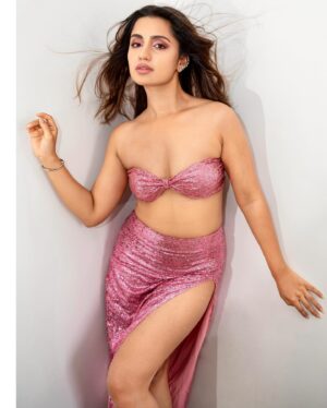 Anushka Luhar Instagram - Pink and you’ll miss it 🎀 

@portraitsbyvishal @payalgore_  @howwhenwearclothing