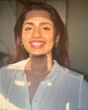 Anushka Luhar Instagram - The sun was the paid actor here ☀️
*Absolutely no kind of editing has gone into these pictures, it’s as raw as it can get* 🌸 
Also, pictures by me