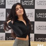 Anvesha Vij Instagram - Days like these>> ✨ The all new Flagship Lakmé Salon has launched at Galleria, Powai. Get runway ready looks done by the very best Lakme Fashion Week beauty experts. Sounds interesting, doesn't it? Join the showstopper club and get 20% off all year long.🥳 #Ad #RunwayToEveryday @lakmesalon @lakmesalonpowai 📷: @prashandtap
