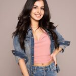 Anvesha Vij Instagram – Topper ka game hai ye! Cheers to #crashcourseonprime for being the number 1 show in the country 🥂🤍

#CrashCourseOnPrime, new series watch now!
@primevideoin @owlet.films @pranaypachuari @biditabag @mohit_solanki_1_ @hridhuharoon @reel_anushka @riddhikumar_ @bhavesh_roxx @aryan01s @hetalgada19 @anveshavij #anveshavij