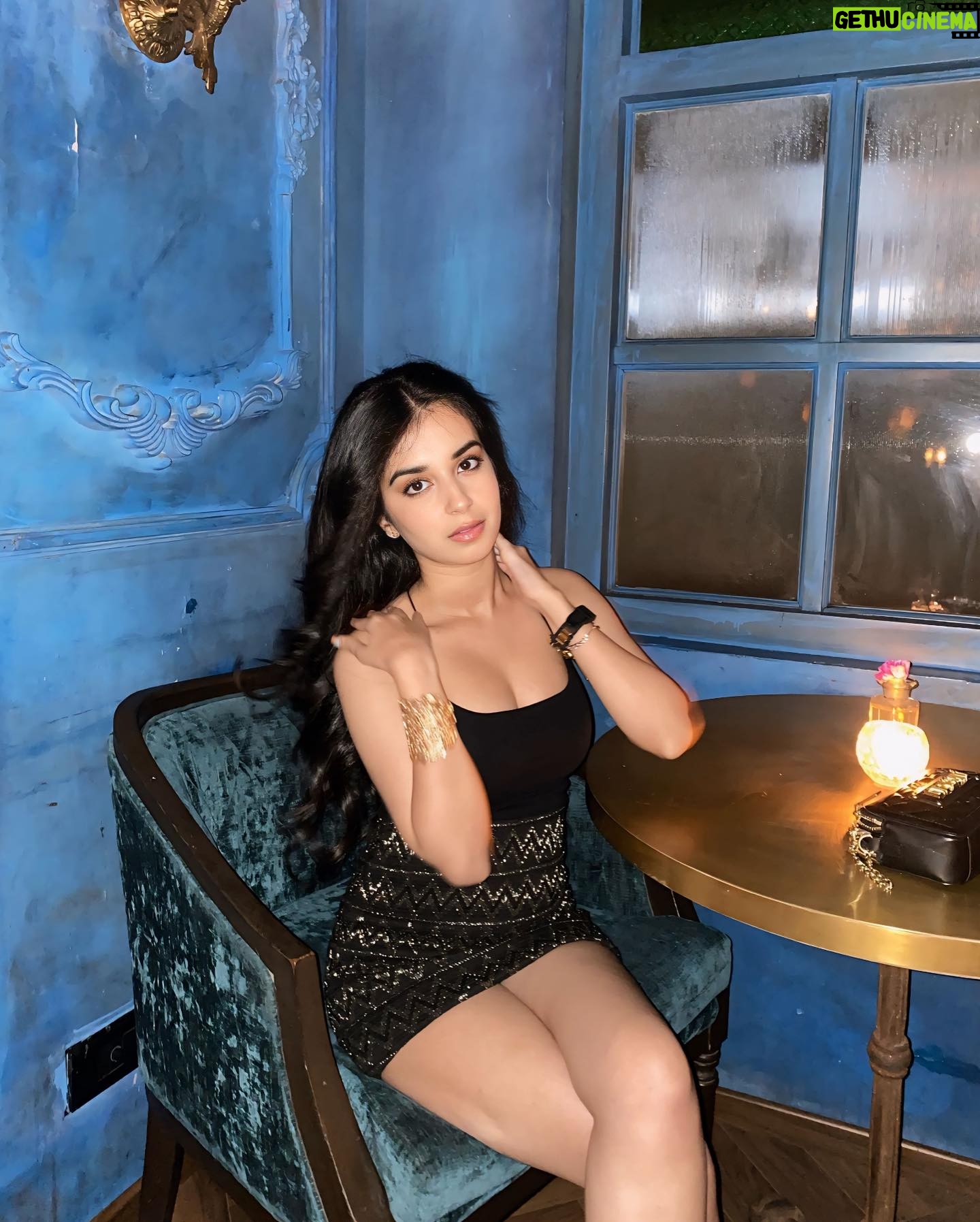 Anvesha Vij - 24.3K Likes - Deep blue but you painted me golden