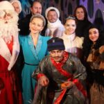 Anzhelika Kashirina Instagram - Это был один из самых теплых и добрых дней уходящего года🤍 Новогодняя Ёлка любимого фонда «Галчонок» @galchonok_fond , где я примерила на себя роль бабки Ёжки🙊 У меня, как видите, очень вольное прочтение этой роли)) Всегда радость собираться нашей компанией и дарить эту радость деткам🤍 Волшебную сказку и концерт для подопечных семей Фонда мы подготовили с дорогими Юлей Пересильд @juliaperesild , Пашей Акимкиным @kima7777, Митей Хрусталевым @dmitry_khrustalev, Мишей Тройником @mihailtroynik, Леной Николаевой @nikolaka, Машей Аникановой @anikasha20, с пианистом Романом Шкетиком @mr.roman_shketik и звукорежем Андреем Петушковым! Спасибо всем причастным к чуду - детям, родителям, фонду, волонтерам, гримерам, площадке и коллегам-артистам🤍 📸 @katerina.kosmatova.photo @sophie_rom @tanyamor75 С наступающим Новым годом, друзья!