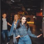 Anzhelika Kashirina Instagram - Эта фотография заслуживает того, чтобы быть в моей ленте. Не каждый день с козочками фотографируюсь. Хотя…🤔😂 ⠀ Поездка в Углич в выходные была очень насыщенной. Посетили ферму @ouglechepole и узнали через какие сложные этапы проходит производство органических молочных продуктов. А главное с какой любовью всё это производиться. ⠀ А вечером для нас открыли двери музея сыра на территории Угличском сыродельно-молочного заводе. Интерактивный музей, где можно узнать о том, как зародилось и развивалось сыроварение в России. И конечно, продегустировать вкуснейшие сыры🧀 ⠀ Спасибо @catch.agency_ @mariadekalma @vshelyagova за это увлекательное путешествие🤍