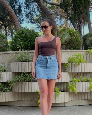 Anzhelika Kashirina Instagram - Идеальные гастроли это когда утром искупалась в море, а вечером играешь спектакль💙
А с идеальным загаром вышел промах)))
Следующие спектакли #охотанамужчин 🎭
1 августа - Новороссийск
2 августа- Сочи