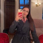 Anzhelika Kashirina Instagram - Идеальные гастроли это когда утром искупалась в море, а вечером играешь спектакль💙 А с идеальным загаром вышел промах))) Следующие спектакли #охотанамужчин 🎭 1 августа - Новороссийск 2 августа- Сочи