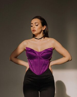 Anzhelika Kashirina Instagram - Пришла за чёрным корсетом, а влюбилась в этот 💜
@2mimor
⠀
📸 @ph.kdarya
Muah @irinayanilova