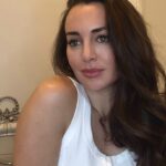 Anzhelika Kashirina Instagram - Честно? Я в него не верила. Редко какому-нибудь прибору удавалось закрутить и уложить мои тяжёлые, прямые, густые волосы( да хвастаюсь😅) Но фен- стайлер @bork_com отлично справился с этой задачей. Понадобилось буквально пару минут, чтобы подружиться с ним, а дальше..смотрите видео до конца! Это любовь с первого взгляда, то есть локона😍