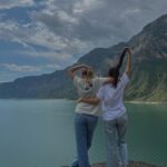Anzhelika Kashirina Instagram - 3 дня, а впечатлений море💙 ⠀ Каждый раз, приезжая в новое место, очень важно кто тебя с ним знакомит. Нам очень повезло, что нашим проводником, гидом в Дагестане был @kazbek_han ☝🏻Много всего рассказывал и показывал, кормил, возил, варил кофе в горах, ну и конечно фотографировал))) Спасибо за то, каким мы увидели Дагестан. Уезжаю, влюблённая в этот край💙