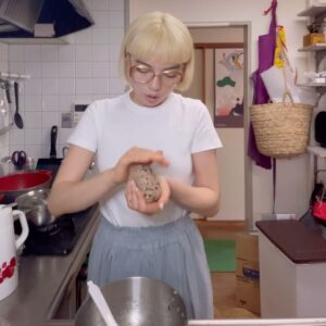 Aoi Yamada Instagram - ☀️🍙
Short story for @stellamccartney
 Falabella 15th anniversary!!
ステラの永遠に続いて欲しい、ファラベラ。
私の永遠の源、おにぎり。
Falabella Forever!
Onigiri Forever!
今日もキッチンから始まる一日。
良き日、良き一年を。
おめでとうございます！
#StellaMcCartney #FalabellaForever #PR