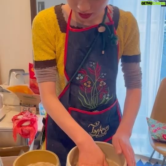 Aoi Yamada - 6.3K Likes - MISO🫘
仕込んだあの日から1年が過ぎ、
出来上がったお味噌の香りで、この1年の出来事や、
会っていない友達に思いを馳せる。
麹よ、1年働いてくれてありがとう!
美味しく頂きます。
🧑🍳 @rieko_teramoto