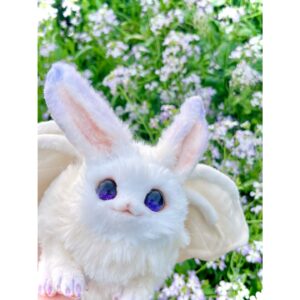 Aoi Yuki Instagram - クノエ色の綺麗な花だ〜って写真撮ってたら母に、
それ大根じゃね？って言われて、ほぇーとなった。
本当に大根かは分からない🥬

 #ぬいぐるみ  #ぬい撮り  #ぬい撮り写真部