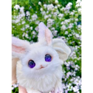Aoi Yuki Instagram - クノエ色の綺麗な花だ〜って写真撮ってたら母に、
それ大根じゃね？って言われて、ほぇーとなった。
本当に大根かは分からない🥬

 #ぬいぐるみ  #ぬい撮り  #ぬい撮り写真部