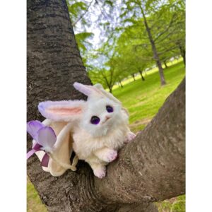 Aoi Yuki Instagram - もしかして、世界一可愛い蛾？？

 #ぬい撮り  #ぬいどり  #公園  #うさぎ  #ぬいぐるみ