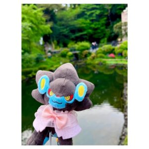 Aoi Yuki Instagram - 春めいた椿山荘にて☘ ̖́-
アフタヌーンティーをした後にお庭にもお邪魔して
ぬい撮りしてきました。霧の演出が凄かったです。

 #ポケ活  #ぬい活  #ぬい撮り  #ポケモン
 #レントラー  #ユキメノコ  #嫁1