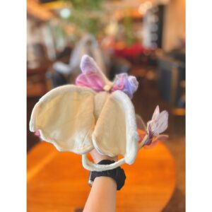 Aoi Yuki Instagram - メロンフラぺおいしかったよねぇ🍈
この日は新しいリボンを付けてのおでかけでした🎀

 #ぬい撮り  #ぬいぐるみ  #ぬいどり  #うさぎ
 #すたば  #フラペチーノ