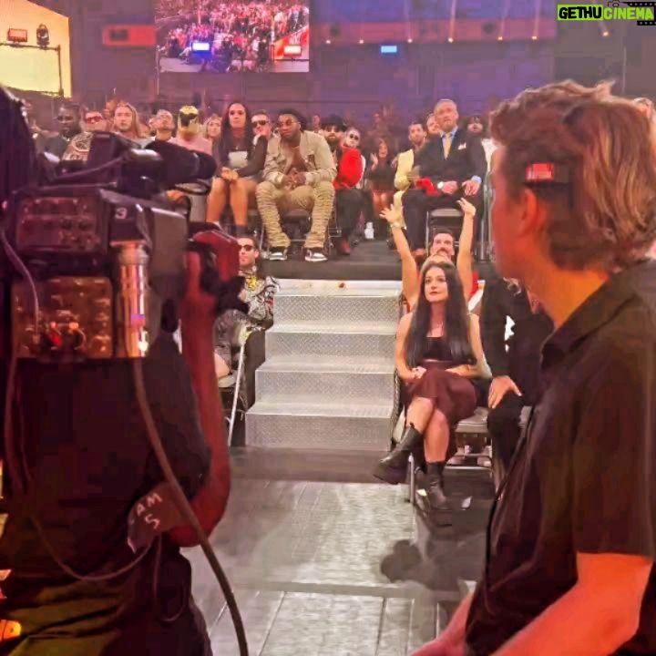Aoife Cusack - 33K Likes - Think everything just changed...
I'm heading to Monday Night RAW! šŖ¶