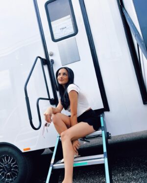 Aparna Brielle Instagram - just another day at the office. @nikashabaileyhair 💥