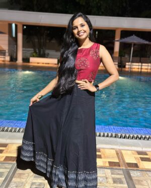 Aparna Narayanan Instagram - Diwali gig with @kaushiksridharan and @achuthakumar_ad @adandtheband for Madras Race Club ☺️☺️ had a great time with the team 😊
thanks for the pics @allen_bassman_005 😎 

#diwali #gig