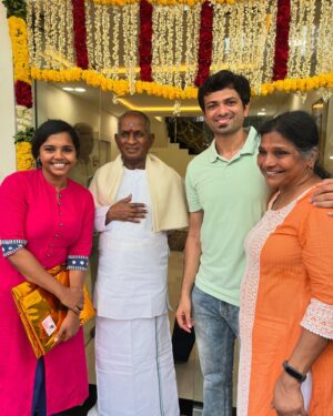 Aparna Narayanan Instagram - Happy birthday dearest Raja sir ❤️ thank you for your music ❤️ we love you ❤️
It was an honour to be able to wish you on your birthday and get your blessings ❤️ thank you so much ❤️

[ Ilayaraja, raaja, isaignani, birthday, sunday, legend, maestro ]