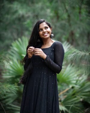 Aparna Narayanan Instagram - What's your pick? Let me know in the captions below 🙈

Thanks to @milirstories for all the pics 😁

Costume courtesy - @_gina_couture

Also, did you check out my recent cover, "Hayyoda x Heeriye" ❤️ check it out and show some love ❤️

#aparnanarayanan #singer #singersofinstagram #ss9 #supersinger #vijaytv