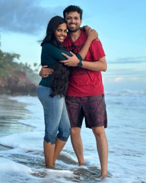 Aparna Narayanan Instagram - Happy 4th anniversary my love @skandhagopalan ❤️❤️ thank you for always having my back ❤️
#anniversary #love