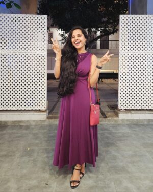 Aparna Narayanan Instagram - Wrapped up 2023 with a memorable New year gig at Cosmopolitan club with @adandtheband and @venkat_ramanan__ ❤️ 2024, I look forward to a wonderful musical year :) wishing you all a very happy, healthy and prosperous year ahead ❤️❤️ lots of love ❤️ 

#2024 #happynewyear #happy2024 #monday #jan1 #happy #aparnanarayanan #singer #performer