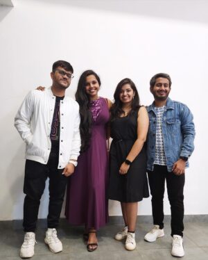 Aparna Narayanan Instagram - Wrapped up 2023 with a memorable New year gig at Cosmopolitan club with @adandtheband and @venkat_ramanan__ ❤️ 2024, I look forward to a wonderful musical year :) wishing you all a very happy, healthy and prosperous year ahead ❤️❤️ lots of love ❤️ 

#2024 #happynewyear #happy2024 #monday #jan1 #happy #aparnanarayanan #singer #performer