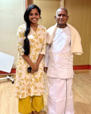 Aparna Narayanan Instagram - A very special evening ❤️ thank you for your blessings sir 🙏🏽❤️

Thank you for the picture @shenbagarajg ☺️🙏🏽

#rajasir #ilayaraja #isaignaniilayaraja #happy #blessed #thursday