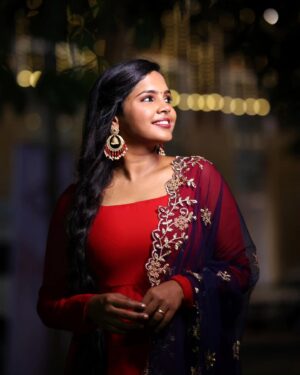 Aparna Narayanan Instagram - ❤️❤️❤️

Thank you to my entire team for dolling me up for my gig :) 

Credits :
Photo - @magicmomentsphotography.in 
Costume - @_gina_couture 
Make up & hair - @blushwithanki 
Earrings - @gina_fashionbling 

#singer #musician #supersinger #ss9 #vijaytv #vijaytelevision #aparnanarayanan #gigscenes #gig #performer #performance