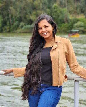 Aparna Narayanan Instagram - Ooty chills 🩷

#singer #vijaytv #vijaytelevision #aparnanarayanan #travel #tourism #happy #sunday #peace #naturelovers #nature #supersinger #ss9