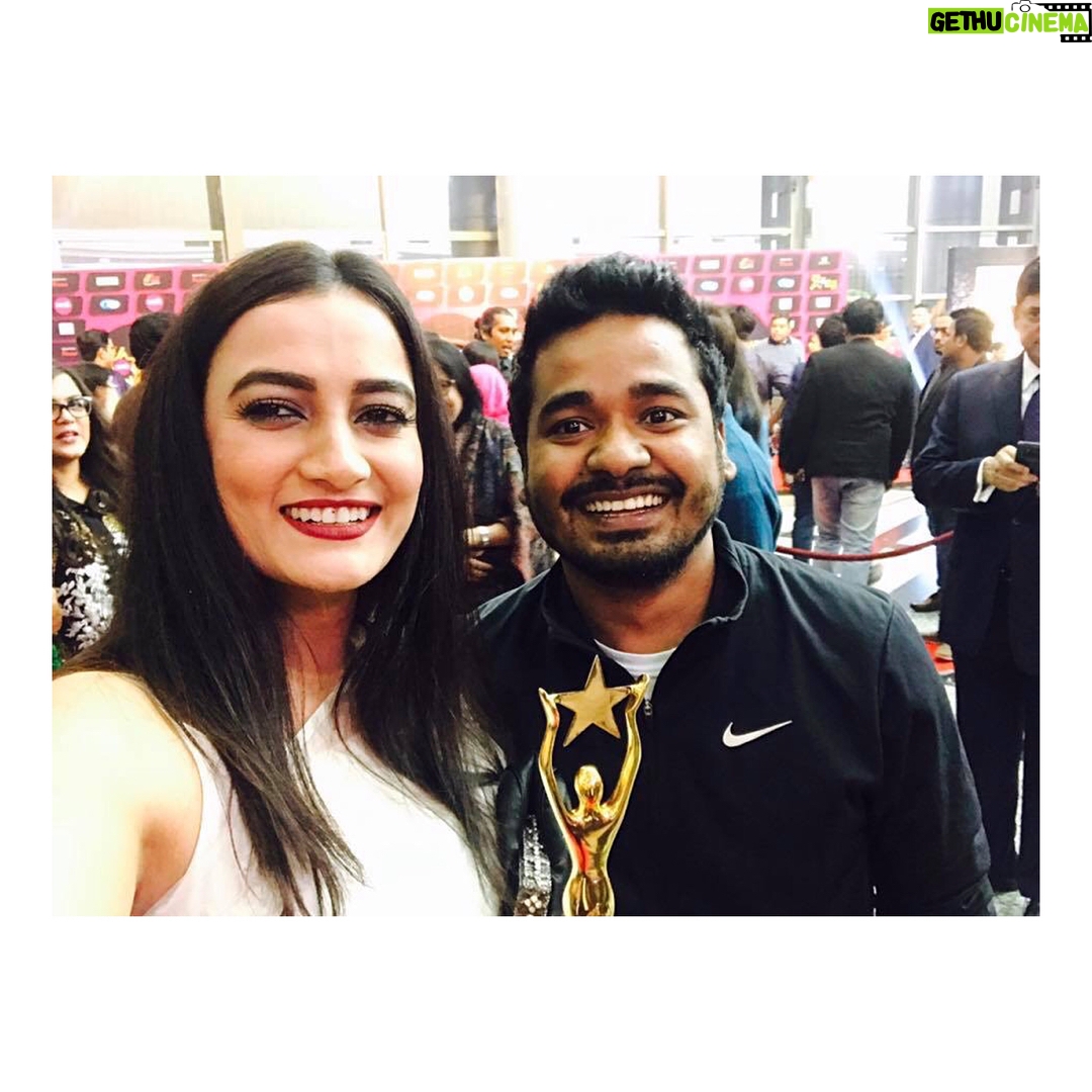 Aparna Ghose Instagram - ধন্যবাদ RTV STAR Award কে...সম্মানীত করার জন্য..ধন্যবাদ বন্ধু Hasan Morshad..কে..এতো সুন্দর একটা কাজে আমাকে সাথে রাখার জন্য...