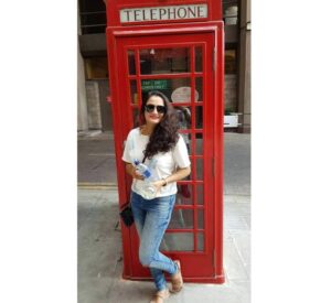 Aparna Ghose Instagram - নাই টেলিফোন, নাই রে পিয়ন, নাইরে টেলিগ্রাম,  বন্ধুর কাছে তোর লাগি পরবাসি হইলাম...