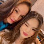 Apasiri Nitibhon Instagram - สุขสันต์วันเกิดนะคะหลานรักของอา♥️อาดูหนูเติบโตด้วยความภูมิใจมาตลอด ขอให้หนูมีความสุข แข็งแรง ปลอดภัยในทุกที่ที่ไป มีสติในการใช้ชีวิตให้ดี ประสบความสำเร็จ สมหวังในสิ่งที่ตั้งใจ มีคนรักเมตตาเอ็นดูหนูอย่างนี้เรื่อยไปนะคะ อายุ20 แล้ว ว้าว🥰เร็วจังเลย Love you naka♥️💯 #allyraum แอลลี่มาแอลแฟชั่นวีคตั้งแต่ยังไม่ถึงขวบเลย😆 จิ๋วสายแฟตัวจริง😄