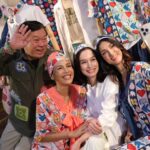 Apasiri Nitibhon Instagram - good goods สินค้าภูมิปัญญาท้องถิ่น ดีไซน์ร่วมสมัย ร่วมกับ Issue แบรนด์แฟชั่นแถวหน้าของไทย เปิดตัวคอลเลกชั่นพิเศษ ที่หยิบยกความเป็นเอกลักษณ์ท้องถิ่นสืบสานภูมิปัญญาไทย ร่วมผลักดันสินค้าภูมิปัญญาท้องถิ่นสู่ระดับประเทศ รวมถึงได้มีส่วนช่วยสนับสนุนให้ชุมชนมีอาชีพ ผู้คนมีคุณภาพชีวิตที่ดีขึ้น กำไรทั้งหมดนำไปพัฒนาชุมชนเพื่อรักษาวัฒนธรรมท้องถิ่นให้คงอยู่ต่อไป เป็นการร่วมสร้างผลกระทบเชิงบวกให้แก่ทั้ง good goods, ISSUE, ลูกค้า และที่สำคัญคือ ชุมชน ที่จะได้โอกาสในการเรียนรู้ทักษะและการตลาดแบบสมัยใหม่ แรงบันดาลใจของคอลเลกชัน มีที่มาจาก “ลายดอกรักราชกัญญา” ลายผ้าพระราชทานจากสมเด็จพระเจ้าลูกเธอ เจ้าฟ้าสิริวัณณวรี นารีรัตนราชกัญญา และโลโก้ช้างของ good goods เป็นผลงานเสื้อผ้า Ready-to-wear และเครื่องประดับที่มีความร่วมสมัย อีกทั้งยังคงเสน่ห์ของความเป็นไทย โดยทางแบรนด์เลือกผสมผสานการใช้วัตถุดิบจากท้องถิ่นอย่างเช่น กกพันเกลียว จากเครือข่ายวิสาหกิจชุมชน ผลิตภัณฑ์จากกกตำบลทุ่งวัง จังหวัดบุรีรัมย์, จักสานผักตบชวา จากกลุ่มจักสานผักตบชวาบ้านต๊ำน้ำล้อมโดยลินชวา จังหวัดพะเยา และโครเชต์จากแบรนด์ Issue เพื่อเป็นการเพิ่มคุณค่าให้กับคอลเลกชันพิเศษนี้ ส่งเสริมการสร้างรายได้ที่ยั่งยืนให้กับชุมชน . วางจำหน่ายแล้วที่ร้าน good goods ทั้ง 3 สาขา 📍ร้าน good goods ที่ ศูนย์การค้าเซ็นทรัลเวิลด์ ชั้น 1 โซน Hug Thai 📍ร้าน good goods ที่ จริงใจมาร์เก็ต จ.เชียงใหม่ ใกล้กับตลาดต้นไม้คำเที่ยง บนถนนอัษฎาธร 📍ร้าน good goods ที่ เซ็นทรัล ภูเก็ต ฟลอเรสต้า ชั้น G โซน Hug Thai จ. ภูเก็ต 🛒Shopee: Aboutgoodgoods หรือคลิ๊ก https://shp.ee/4q36pvz 🛒 Line: @aboutgoodgoods หรือคลิ๊ก lin.ee/oFJUG5z . #CENTRALTHAM #เซ็นทรัลทำ #ทำด้วยกันทำด้วยใจ #bettertogether #issuethailand #goodgoodsxissue #aboutgoodgoods #gooddesignforgooddeeds2 #เดินได้เดินไปนะอาภา😉