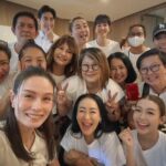 Apasiri Nitibhon Instagram - มาบวงสรวง ละคร กลิ่นมาลี 🌸🌼ได้เจอกันก็แฮปปี้แล้ว😊♥️💯selfie จนกล้ามขึ้น🤭💪🏼 #กลิ่นมาลี #ช่องวัน31 #rpaselfie #งานอาภา 20.5.67