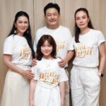 Apasiri Nitibhon Instagram - มาบวงสรวง ละคร กลิ่นมาลี 🌸🌼ได้เจอกันก็แฮปปี้แล้ว😊♥️💯selfie จนกล้ามขึ้น🤭💪🏼 #กลิ่นมาลี #ช่องวัน31 #rpaselfie #งานอาภา 20.5.67