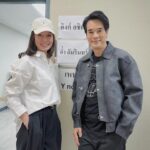 Apasiri Nitibhon Instagram - มาดูพี่มีความสุขกับงานที่พี่รัก🥰 แล้วก็มาเป็นกำลังใจ♥️พี่ทุ่มเทตั้งใจมาเป็นเดือนออกกำลัง💪🏼งดกอล์ฟ☀️ดูแลสุขภาพอย่างดีที่สุดเพื่องานนี้ 🎤พอวันไปซ้อมใหญ่ข้างนอกร้อนจัด ในห้องหนาว สรุปป่วยไข้ขึ้นอัดยา ถึงวันขึ้นคอนเสิร์ตยังหม่ำข้าวต้มอยู่เลย แต่ใจเกินร้อยขอพรพ่อแม่🙏🏼ละออกมาลุย👍🏼👏🏼งานออกมาเจ๋งมากพี่ สมกับที่รอคอยและทุ่มเท คนดูมีความสุขจ้ะ😁 #พี่อ่ำเป็นพี่ชายๆๆๆจ้ะ😆👧🏻👨🏻 #rpasirifamily พี่คนโตแข่งกอล์ฟก็เข้ารอบ พ่อกับแม่ต้องภูมิใจในตัวพี่ๆจ้ะ😊💯 #grammyrshit100concert
