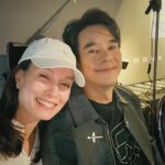 Apasiri Nitibhon Instagram - มาดูพี่มีความสุขกับงานที่พี่รัก🥰 แล้วก็มาเป็นกำลังใจ♥️พี่ทุ่มเทตั้งใจมาเป็นเดือนออกกำลัง💪🏼งดกอล์ฟ☀️ดูแลสุขภาพอย่างดีที่สุดเพื่องานนี้ 🎤พอวันไปซ้อมใหญ่ข้างนอกร้อนจัด ในห้องหนาว สรุปป่วยไข้ขึ้นอัดยา ถึงวันขึ้นคอนเสิร์ตยังหม่ำข้าวต้มอยู่เลย แต่ใจเกินร้อยขอพรพ่อแม่🙏🏼ละออกมาลุย👍🏼👏🏼งานออกมาเจ๋งมากพี่ สมกับที่รอคอยและทุ่มเท คนดูมีความสุขจ้ะ😁 #พี่อ่ำเป็นพี่ชายๆๆๆจ้ะ😆👧🏻👨🏻 #rpasirifamily พี่คนโตแข่งกอล์ฟก็เข้ารอบ พ่อกับแม่ต้องภูมิใจในตัวพี่ๆจ้ะ😊💯 #grammyrshit100concert