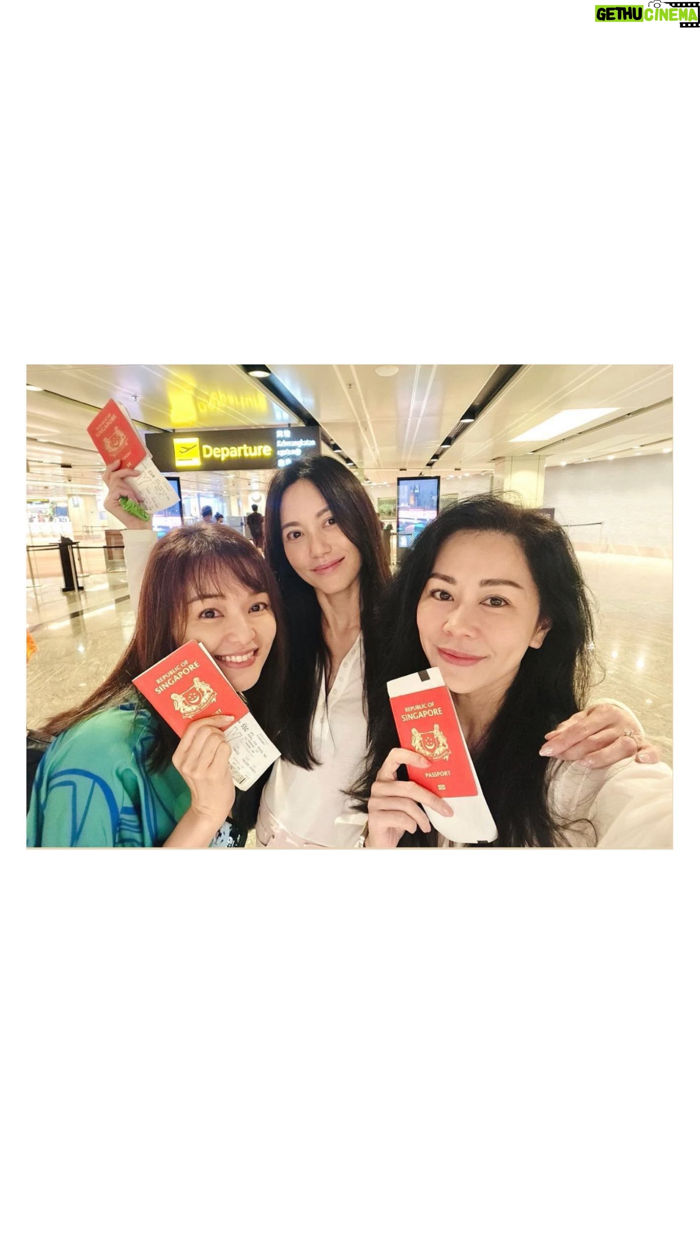 Apple Hong - 1.1K Likes - Girl trip teaser 🤭💃🏻💃🏻💃🏻✈️
@michellechiaofficial @phyllis_quek
#girltrip #fun #laughter